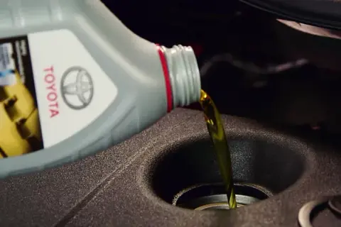 Wymiana oleju w Toyota Corolla - co ile kilometrów i ważne wskazówki
