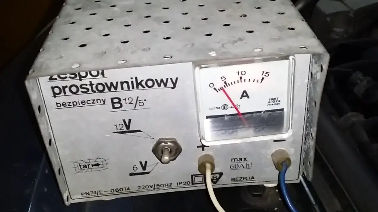 Ile amper powinien mieć prostownik, aby uniknąć uszkodzenia akumulatora?