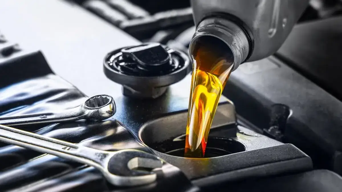Zdjęcie Co ile wymiana oleju 5W30 diesel? Poznaj kluczowe informacje dla auta