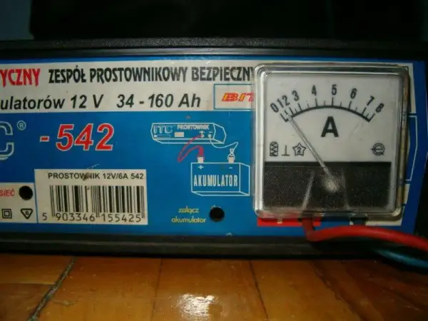 Kiedy odłączyć prostownik? Uniknij błędów przy ładowaniu akumulatora